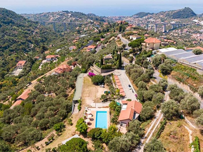 Casa con 6 locali in vendita in via degli inglesi, Due Strade, Bordighera