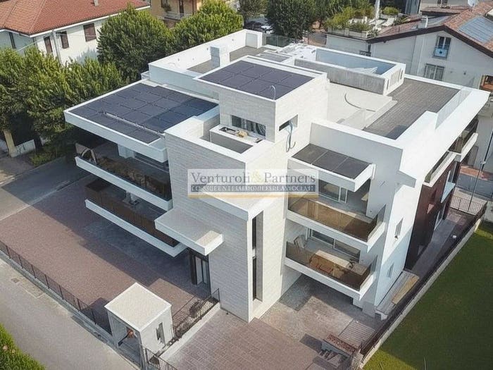 Appartamento quadrilocale in vendita in Via Giuseppe Mazzini, Centro Storico, Desenzano del Garda