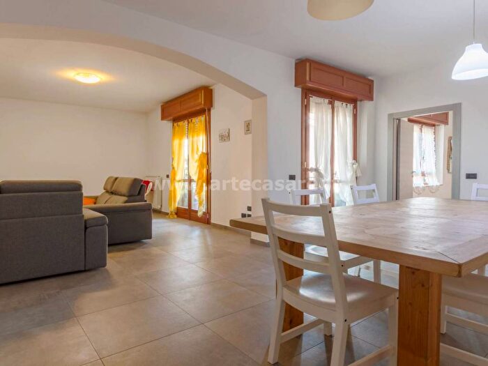 Appartamento quadrilocale in vendita in Via Patrioti, Centro, Ossona