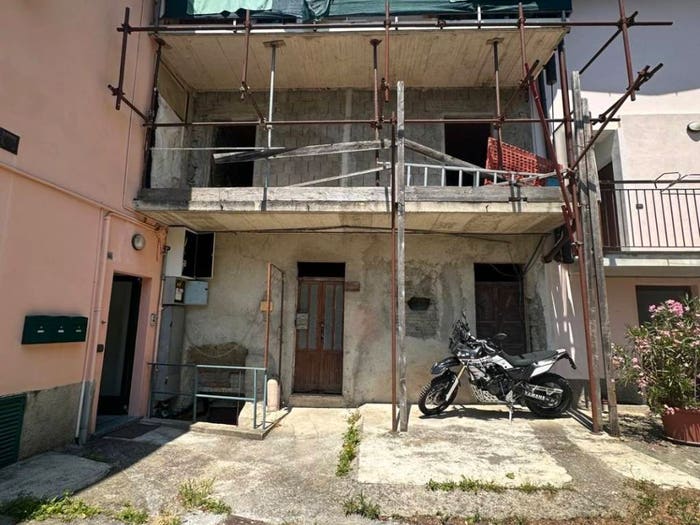 Casa bilocale in vendita in Via Mandamentale, Centro, Calolziocorte