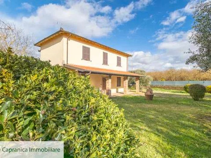 Casa quadrilocale in vendita in Via Capranica Scalo No Number, Capranica