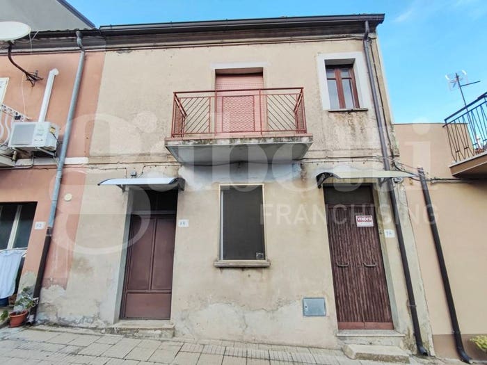Appartamento con 5 locali in vendita in Via Milano, Centro, Girifalco