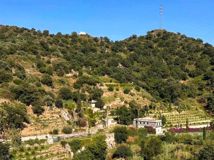 Casa con 6 locali in vendita in Via Novembre, Letojanni