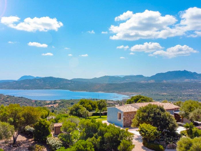 Casa con 6 locali in vendita in Via La Ruda, Cugnana, Olbia