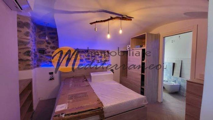 Appartamento bilocale in vendita in Piazza Giuseppe Garibaldi, Dolceacqua