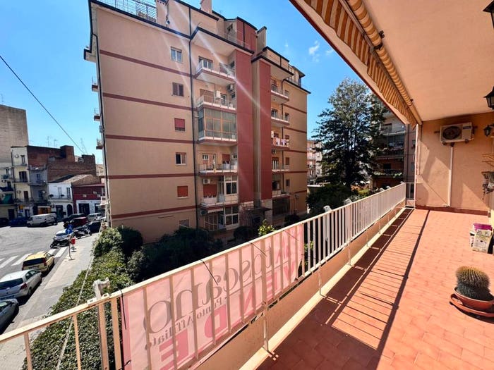 Appartamento con 6 locali in vendita in Via Orto Limoni, Borgo, Catania