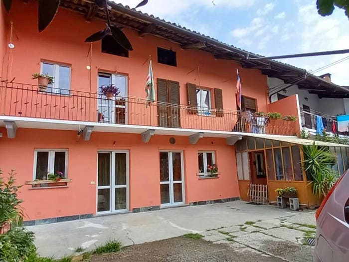 Casa con 6 locali in vendita in Via Crescentino, Vische