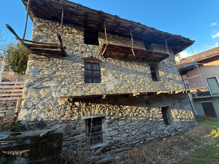 Casa quadrilocale in vendita in Frazione Plane, Nus