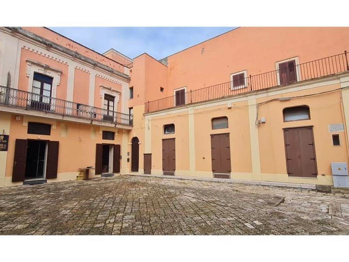 Appartamento quadrilocale in vendita in Piazza Nazario Sauro, Casarano