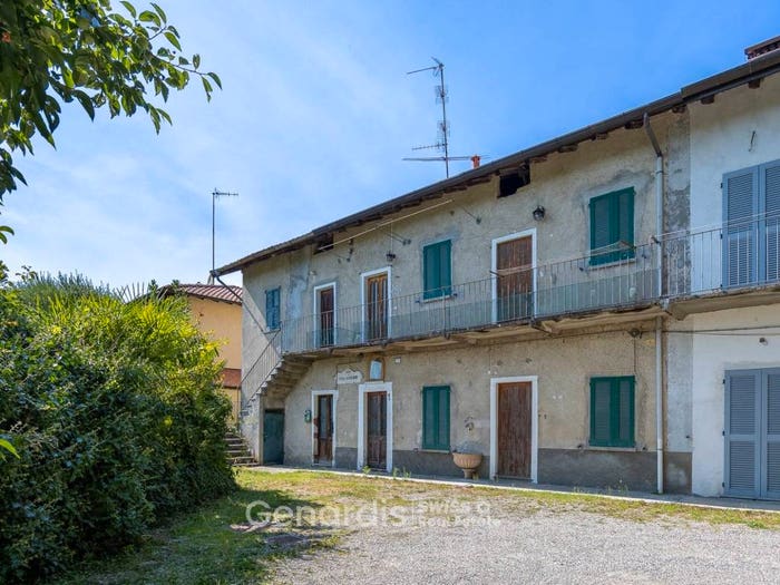 Appartamento trilocale in vendita in Via Panera, Luvinate