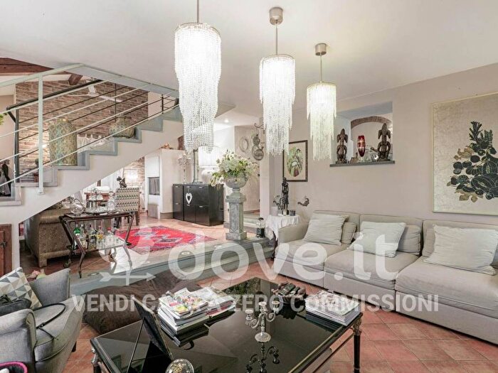 Casa con 6 locali in vendita in Via delle Vanne All'Ombrone, Iolo, Prato