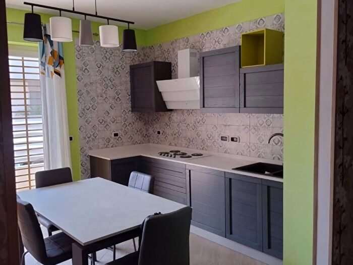 Appartamento trilocale in vendita in Via Francesco Petrarca, Macerata Campania