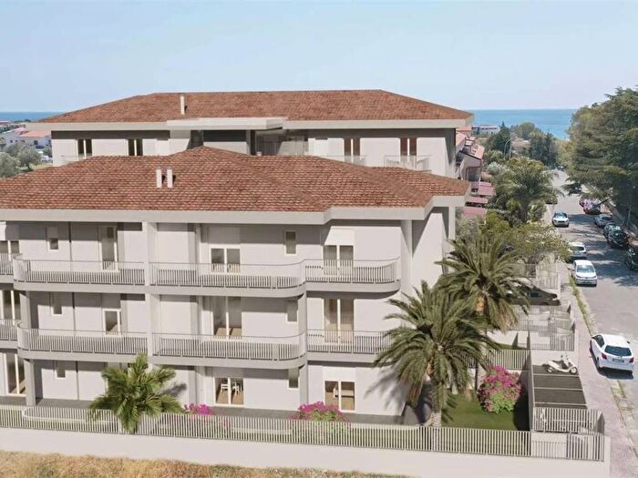 Appartamento trilocale in vendita in Via Delle Bianche Ville SNC, Calalunga Pietragrande, Montauro