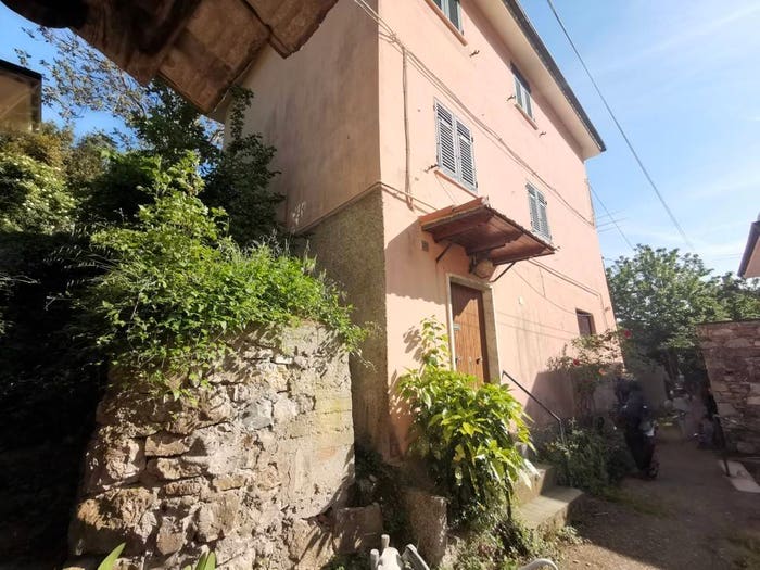 Casa quadrilocale in vendita in Via Geirato, Molassana, Genova