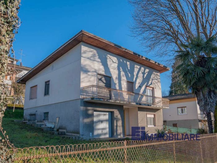 Casa con 6 locali in vendita in Via Germania, Barza, Ispra