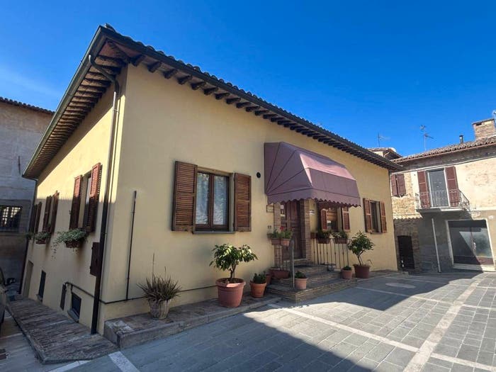 Casa con 6 locali in vendita in Via della Rocchetta, Centro, Bettona