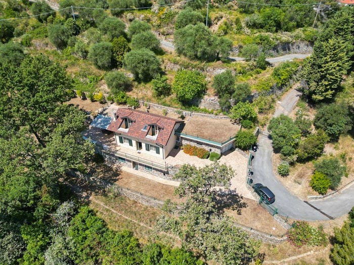 Casa quadrilocale in vendita in Strada Consorzile Simone Salada, Fenarina Via Neghelli Collina di Ponente, Alassio