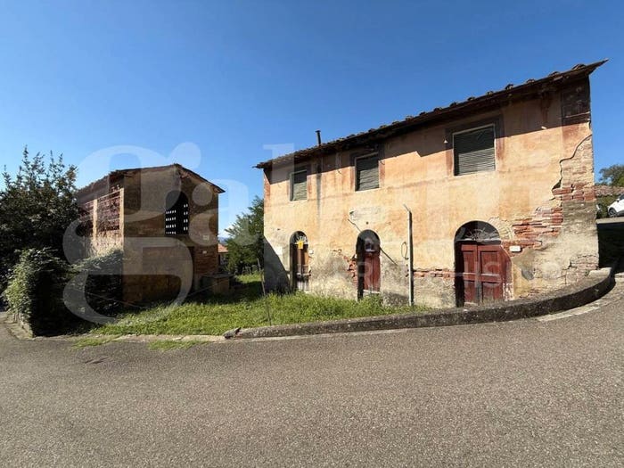 Casa con 6 locali in vendita in Palaia
