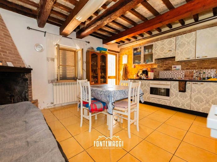 Casa quadrilocale in vendita in Cuccurano Carrara, Fano