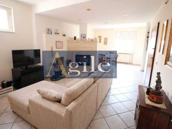 Appartamento con 6 locali in vendita in VIA DEI FOSSI, Piattoni Villa Sant'Antonio, Castel di Lama