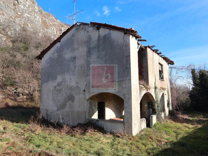 Casa quadrilocale in vendita in Via Bruno Buozzi, Caravate