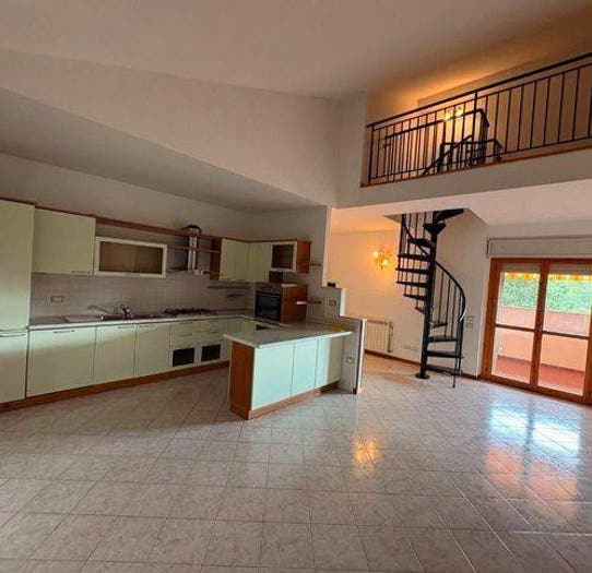 Appartamento con 5 locali in vendita in Via Iv Novembre, Castellina Scalo, Monteriggioni