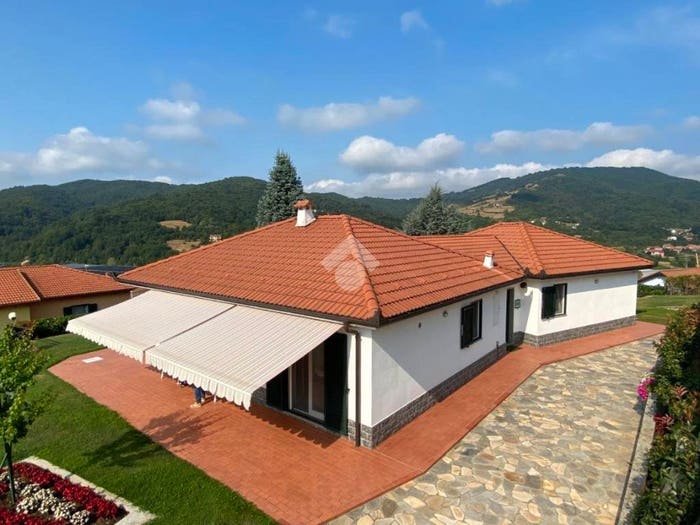 Casa con 5 locali in vendita in Via Grazia Deledda, Centro, Casella