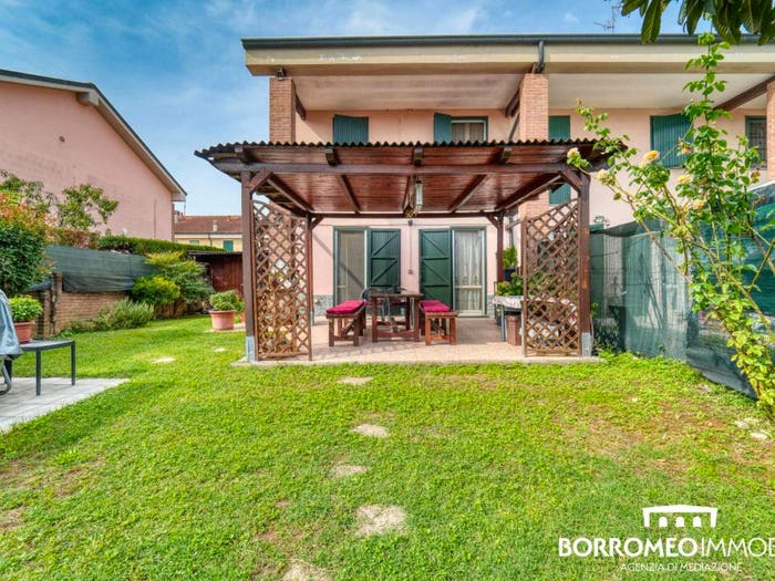 Casa quadrilocale in vendita in Via Sandro Pertini, Centro, Merlino