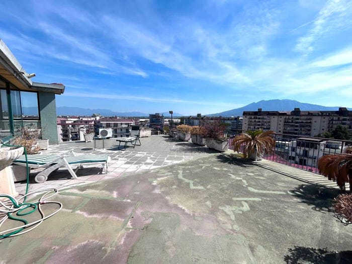Appartamento con 5 locali in vendita in Via Madre Rosa Gattorno, Centro, Casalnuovo di Napoli