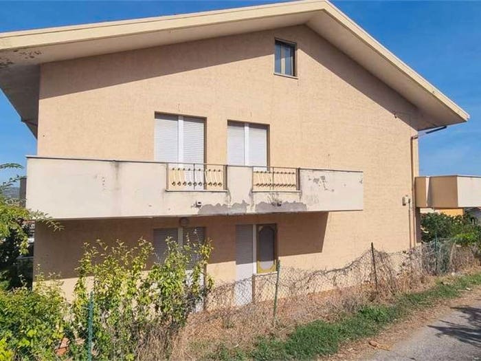 Appartamento con 5 locali in vendita in Via Tasso, Centro, Cappelle sul Tavo