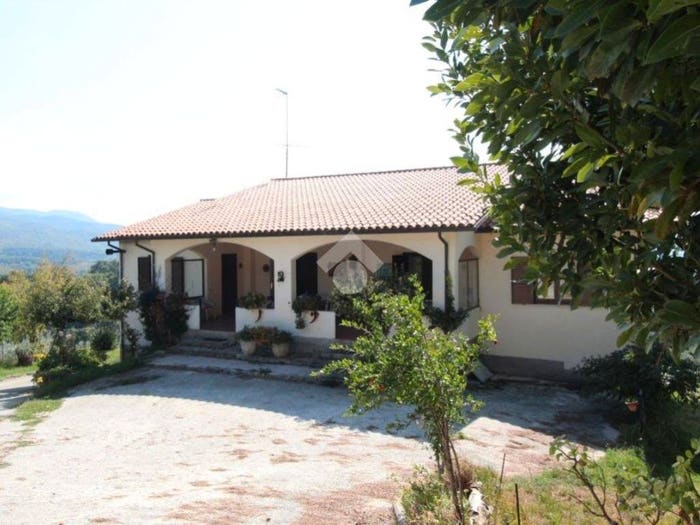 Casa con 6 locali in vendita in Località Colli, Torricella in Sabina