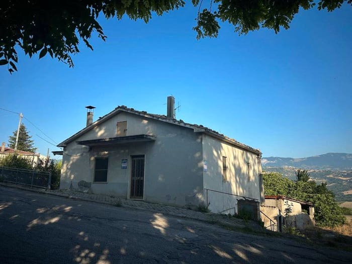 Casa quadrilocale in vendita in Contrada Cerrone, San Valentino in Abruzzo Citeriore
