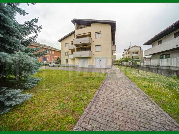 Appartamento trilocale in vendita in Via dei Salici, Caiello, Gallarate