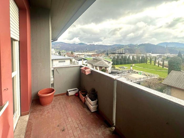 Appartamento quadrilocale in vendita in Via Martiri della Libertà, Casnigo