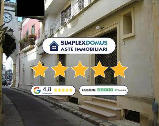 Casa con 6 locali in vendita in Fabrizio De Andrè, Collepasso
