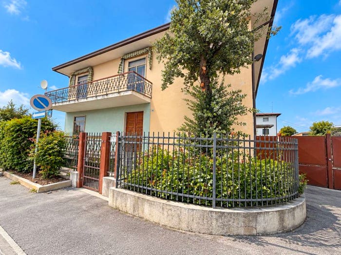 Casa con 6 locali in vendita in Via Brescia, Centro, Leno