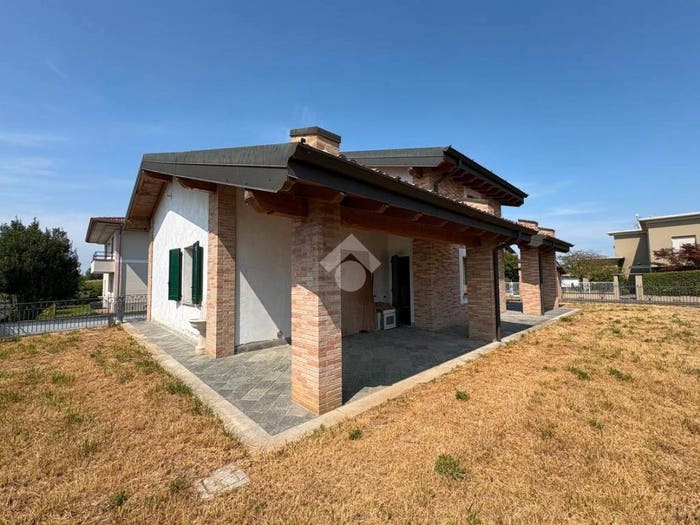Casa con 5 locali in vendita in Via Serenissima, Capergnanica