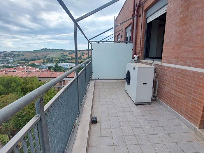 Appartamento con 5 locali in vendita in Q, Ancona