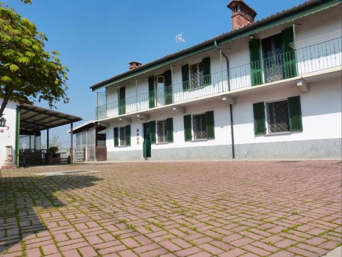 Casa con 6 locali in vendita in Fossano