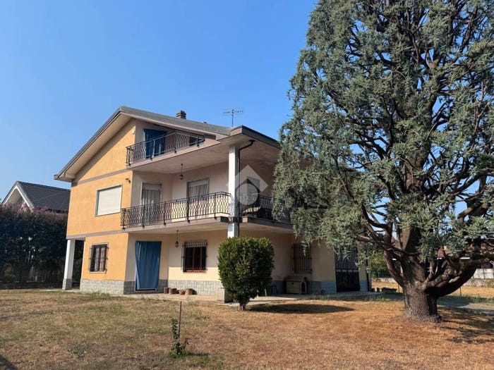 Casa con 6 locali in vendita in Via cesare pavese, Front