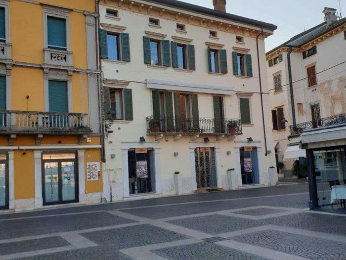 Appartamento trilocale in vendita in Via Galileo Galilei, Centro, Peschiera del Garda