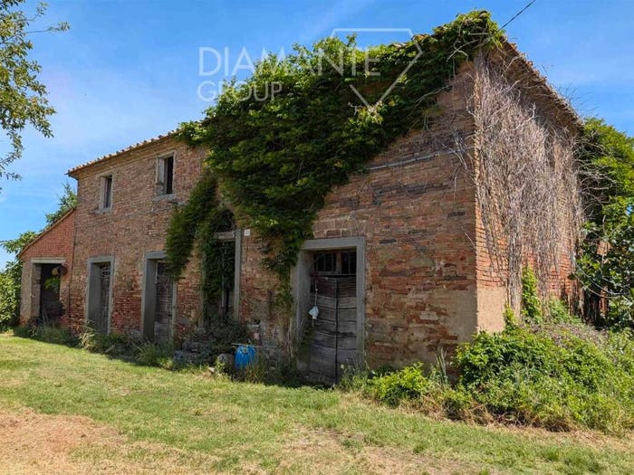 Casa con 6 locali in vendita in Montecchio, Cortona