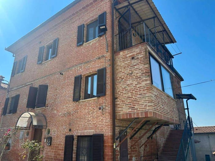 Casa con 6 locali in vendita in Via Napoli, Pozzuolo, Castiglione del Lago