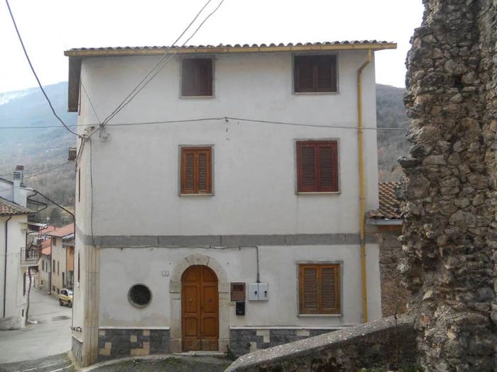 Appartamento quadrilocale in vendita in Via Porta Cancello No Number, Centro, Capistrello