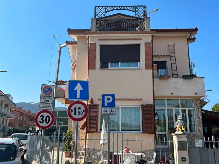 Appartamento trilocale in vendita in Gozzano, Centro, Loano