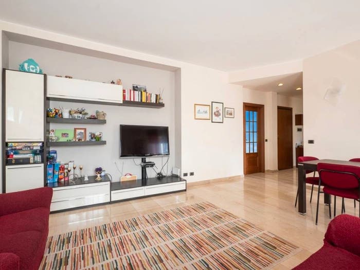 Appartamento trilocale in vendita in Via Giambellino, Giambellino, Milano
