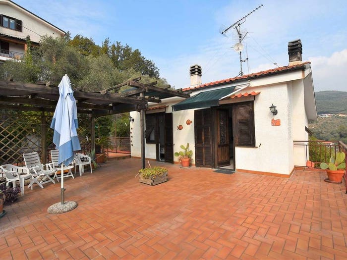 Casa quadrilocale in vendita in Moltedo Montegrazie, Imperia