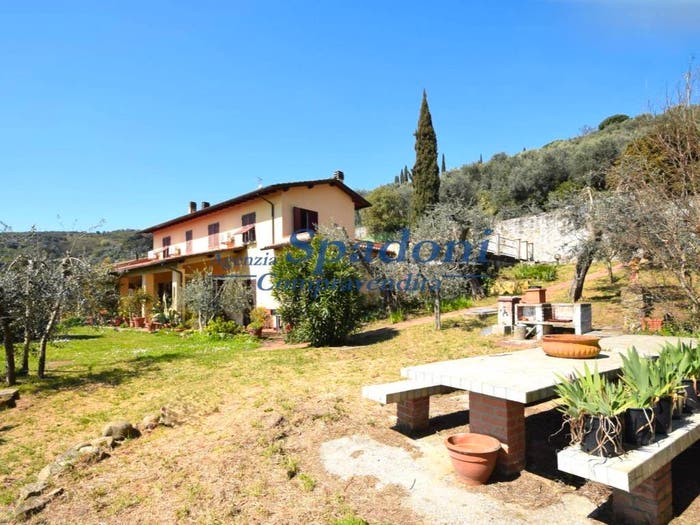 Casa con 6 locali in vendita in Via Croci, Massa e Cozzile