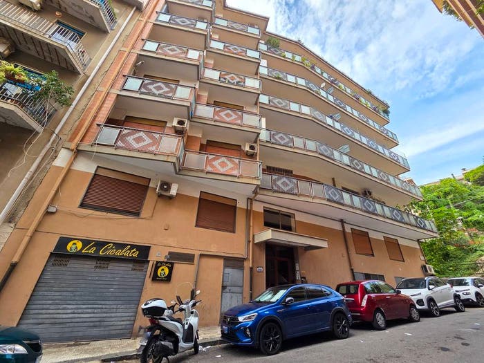 Appartamento trilocale in vendita in Via Pippo Romeo, Tirone, Messina