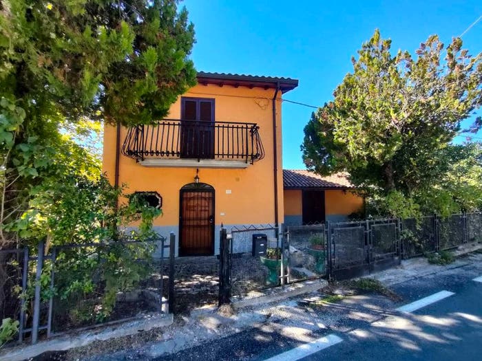 Casa trilocale in vendita in Centro, Barete